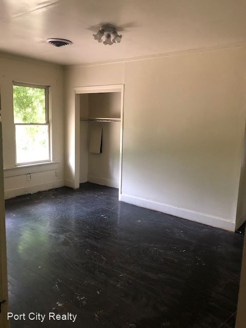 Building Photo - 3 br, 1 bath House - 3520 Darien St.