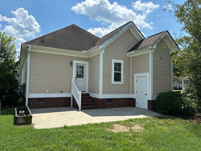 Building Photo - 200 Stillwater Creek Dr