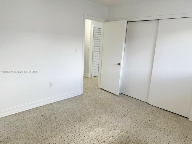 Building Photo - 9301 SW 37th St