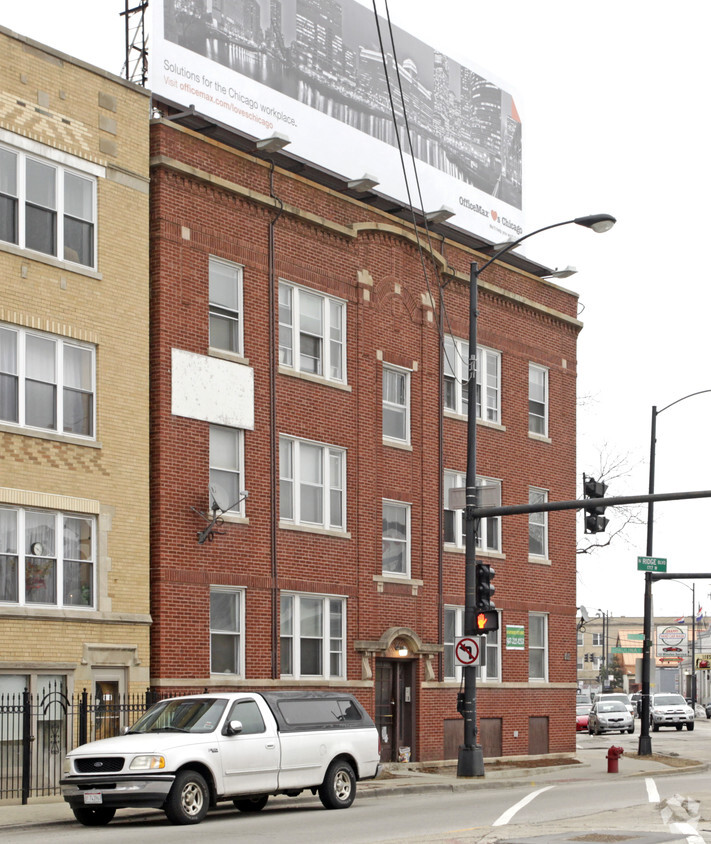 Building Photo - 6002-6008 N Paulina St