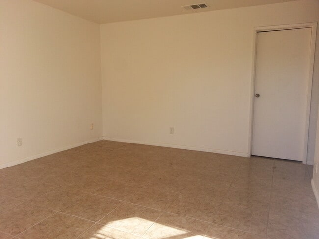 Building Photo - Brawley apartment for rent!