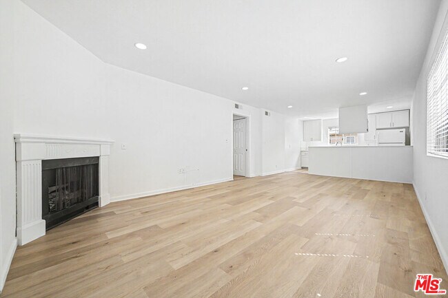 Foto del edificio - 1820 S Barrington Ave