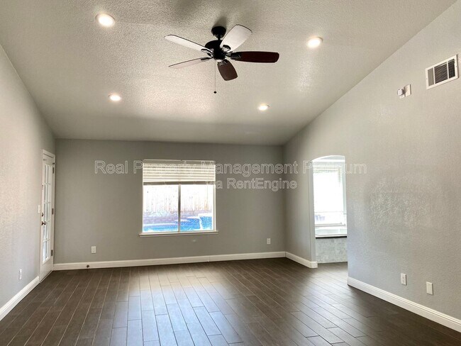 Foto del edificio - 6509 N Vista Ave