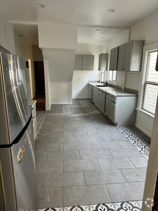 Building Photo - 821 Mead Ave