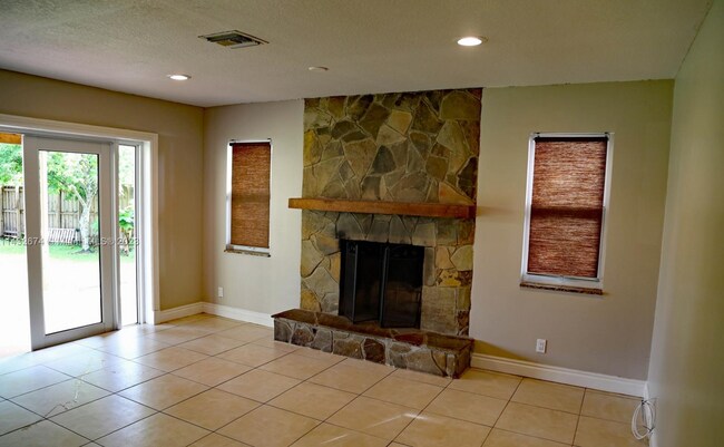 Building Photo - 11701 NW 27th Ct