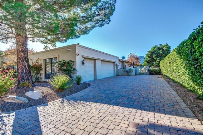Foto del edificio - 6127 E Horseshoe Rd