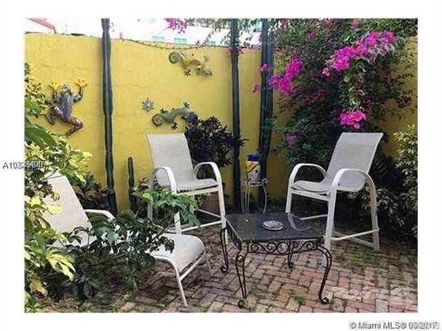 Foto principal - 418 NE 26th St