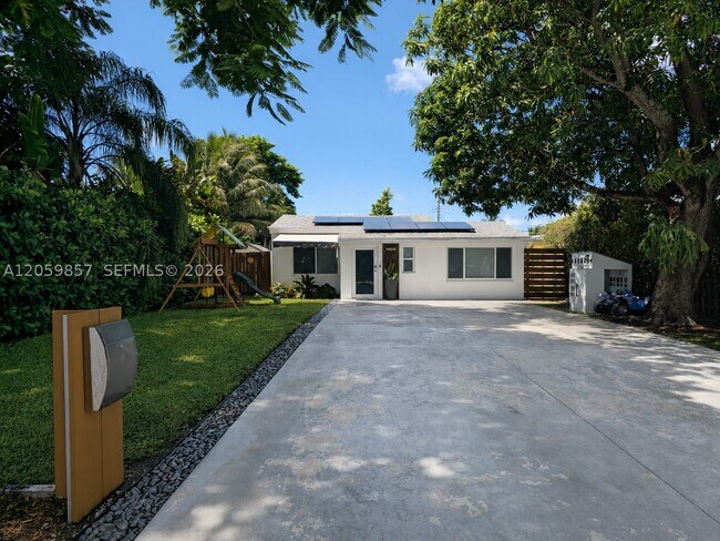 Foto del edificio - 1740 NE 181st St