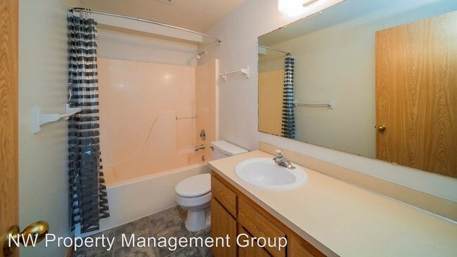 Building Photo - 9731 Holly Dr