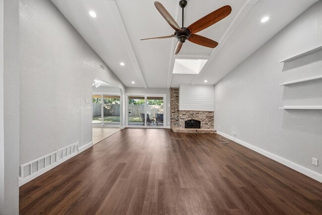 Foto del edificio - 1807 Highmeadow Cove