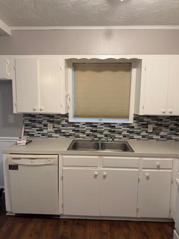 Foto del edificio - 7424 Songwood Dr