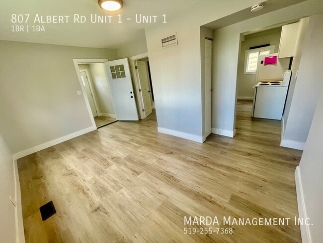 Building Photo - COZY 1-BEDROOM/1BATH MAIN FLOOR APARTMENT -ALL INCLUSIVE