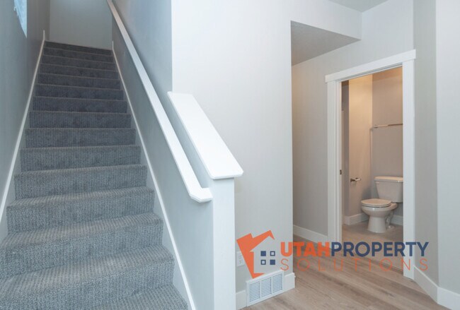 Building Photo - 982 W 380 S