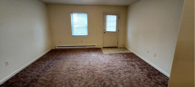 Building Photo - 2 Bedroom Duplex