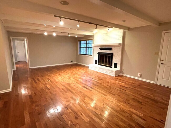Foto del edificio - East Athens 3br House with Unf Bsmt FOR RENT