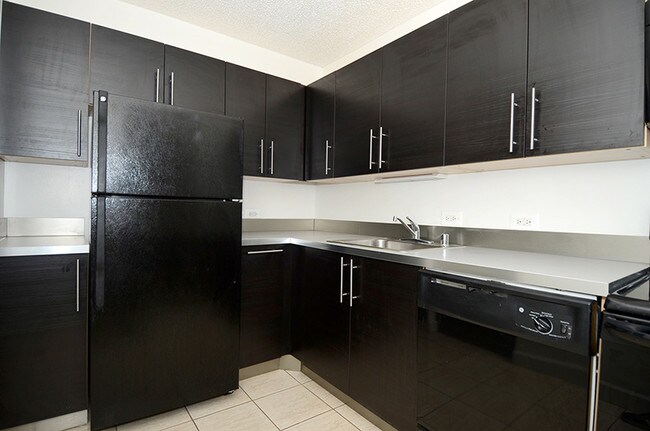 Building Photo - 1000 N La Salle Dr