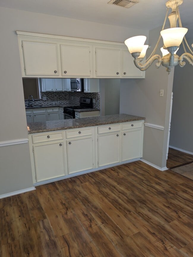 Building Photo - 3BR SFR w/ Garage & In-Unit Laundry in The Woodlands