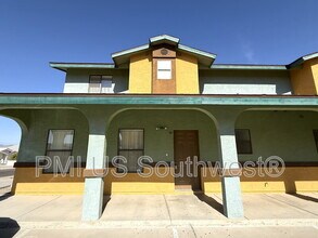 Building Photo - 2665 Cll De Mercado