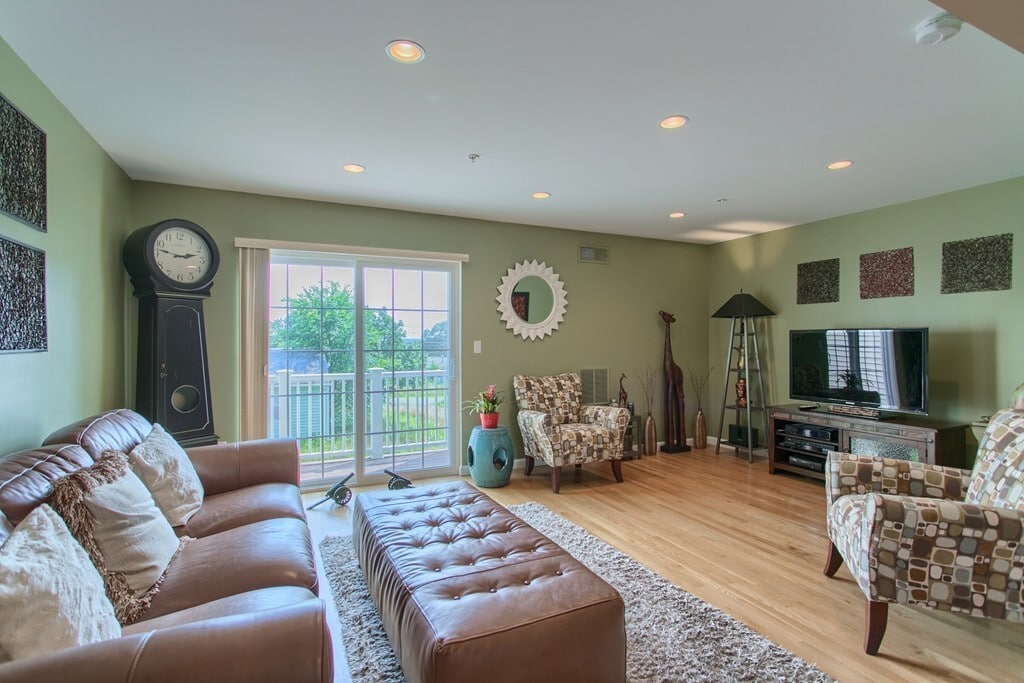 Living room - 101 Hopkins St