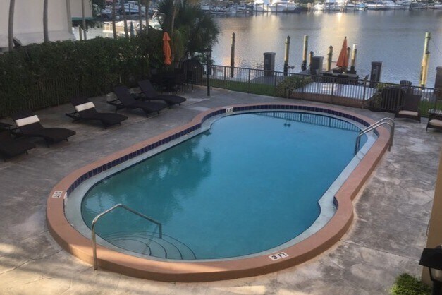 Foto del edificio - 2420 Diana Dr