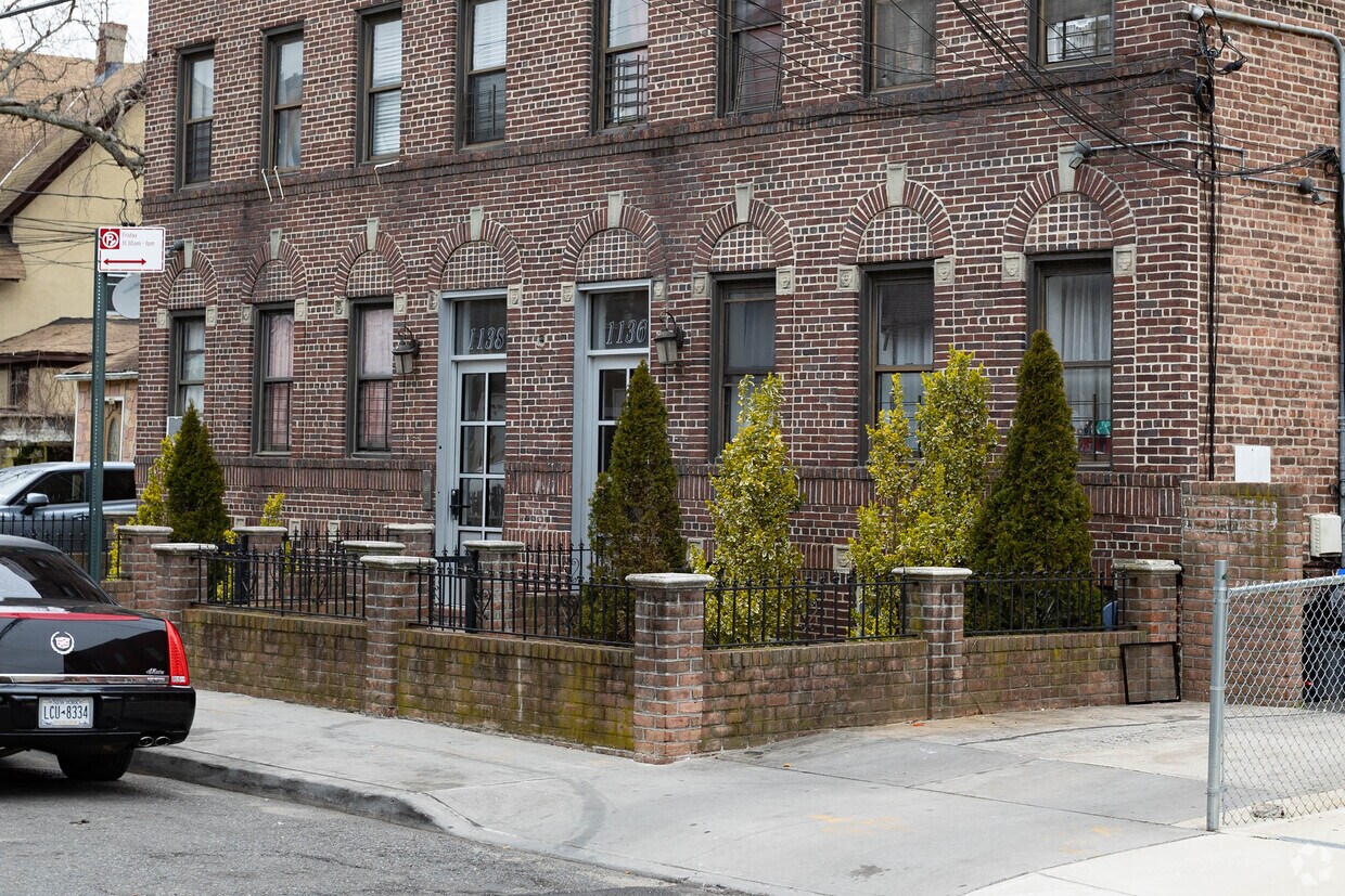 Building Photo - 11-36-1138 McBride St