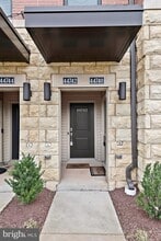 Building Photo - 44742 Tiverton Sq