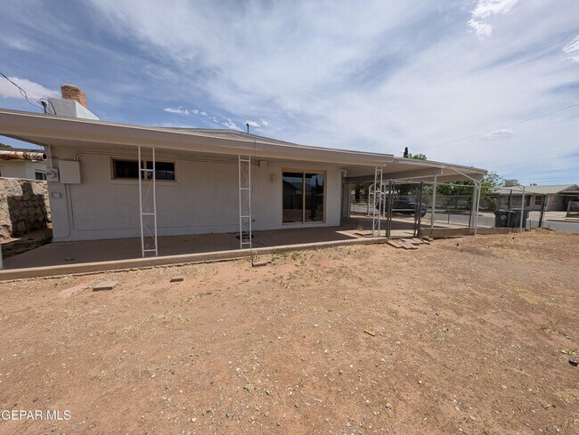 Foto del edificio - 8921 Mt Olympus Dr