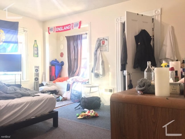 Foto del edificio - 3 br, 1 bath House - 44 Ashford St Apt 2D