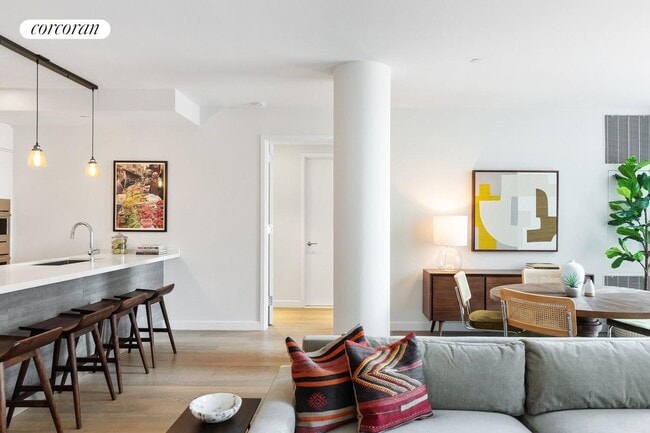 Building Photo - 505 W 43rd St