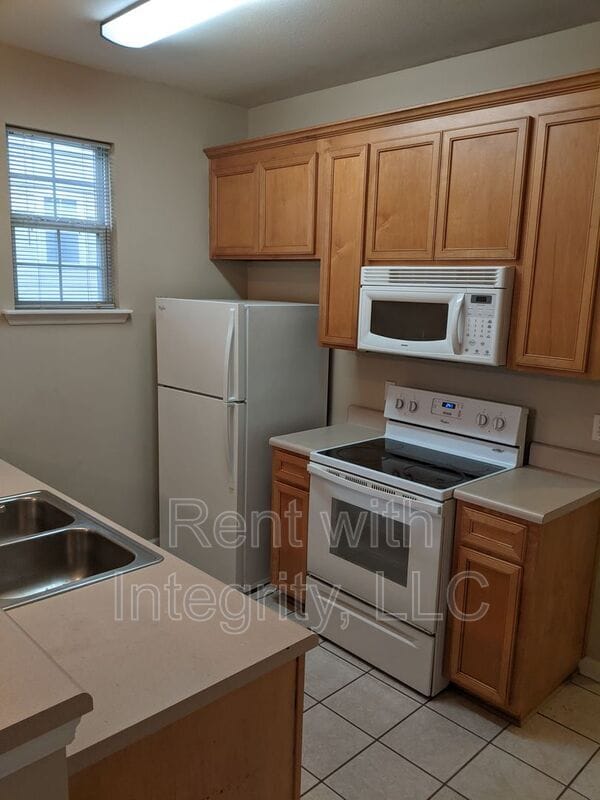 Building Photo - 93 Bass St