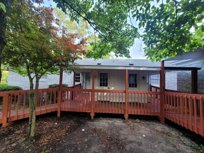 Foto del edificio - Enjoy living in this recently updated home...