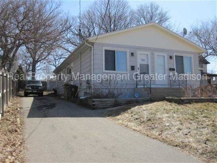 Primary Photo - Cozy 2 Bedroom Duplex