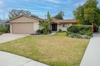 Building Photo - 6300 La Reina Dr