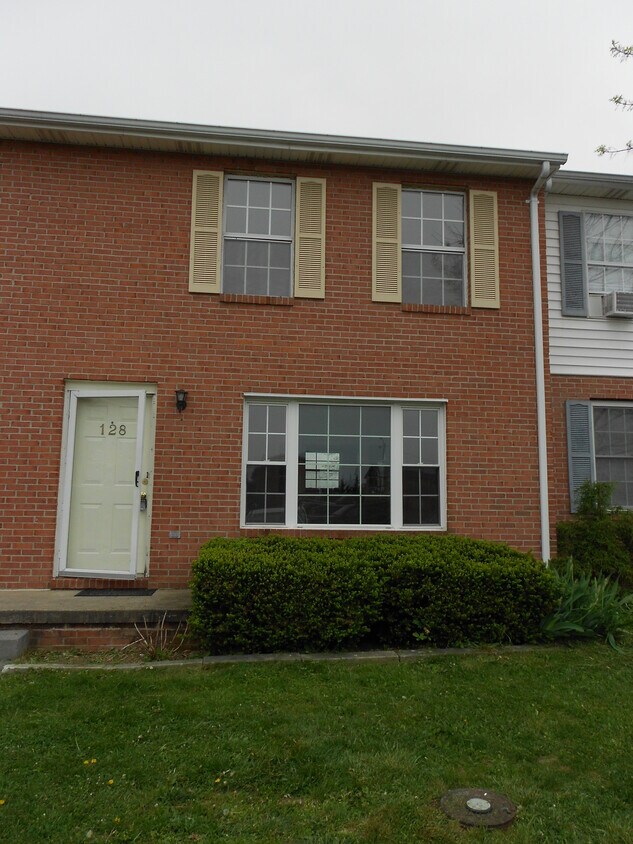 Primary Photo - 128 Nottoway Dr