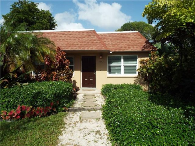 Building Photo - 5800 Palm Tree Rd
