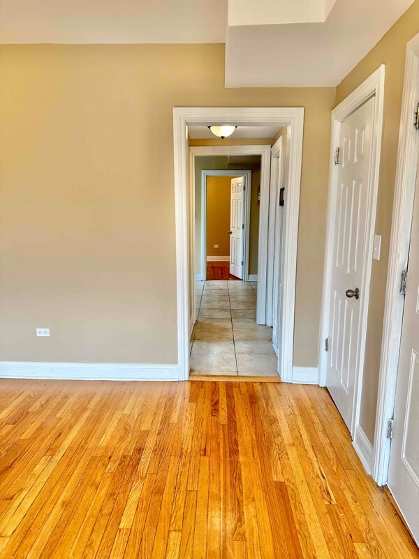 Building Photo - 1144 W 84th St