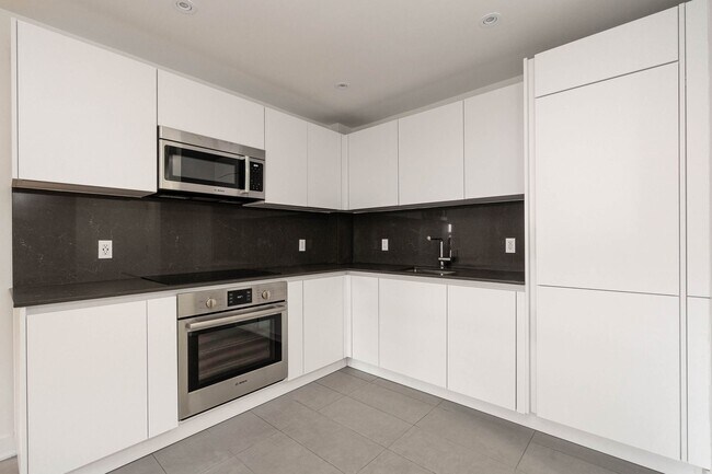 Photo du bâtiment - 110 Oriole Pkwy