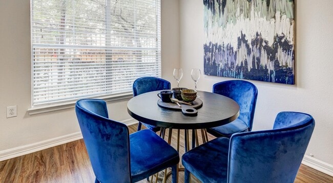 Photo - Live Artfully in the Museum District Apartment