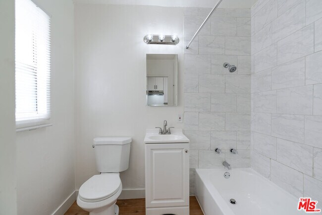 Foto del edificio - 1624 S St Andrews Pl