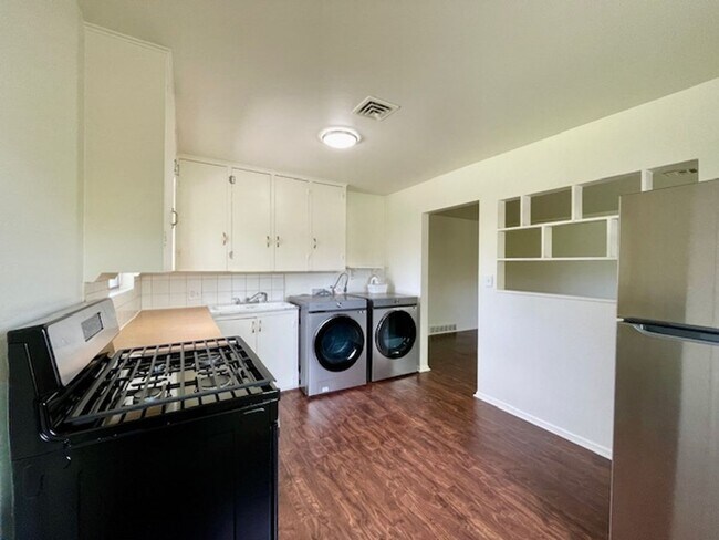 Foto del edificio - Upgraded Duplex