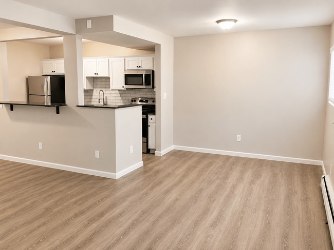 Building Photo - Country Manor Apartment Homes