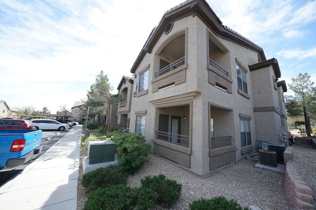Foto del edificio - SHOWINGS AVAILABLE NOW