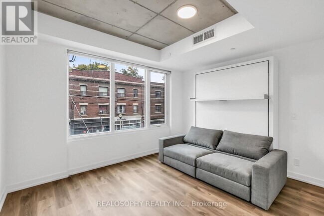 Building Photo - 115 Larchmount Ave