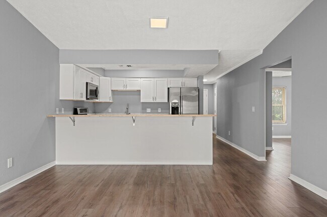 Foto del edificio - Charming 3Bed/2Ba Duplex Unit Convenient t...