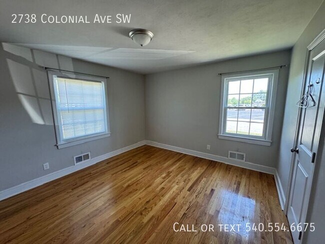Foto del edificio - 2738 Colonial Ave SW