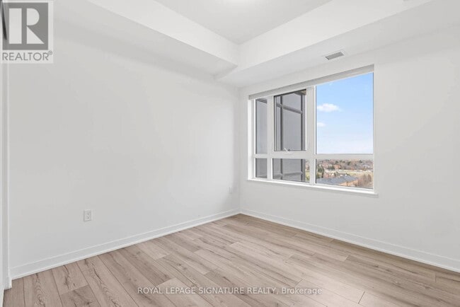 Building Photo - 395 Dundas St W