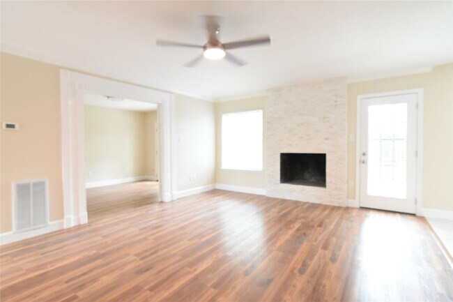 Foto del edificio - 13710 Ella Lee Ln