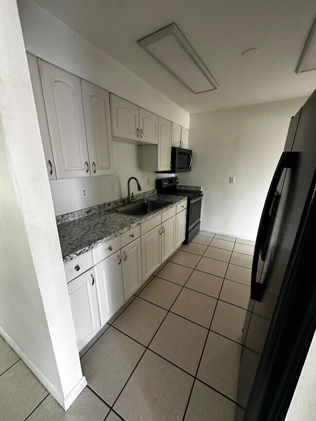Building Photo - 1151 S Loop Blvd