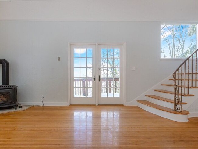 Foto del edificio - Updated 2 bedroom, 1.5 bath now available ...