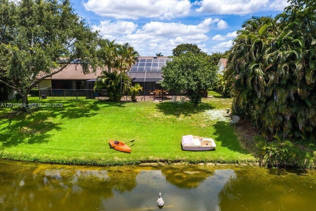 Foto del edificio - 1367 Riverside Cir